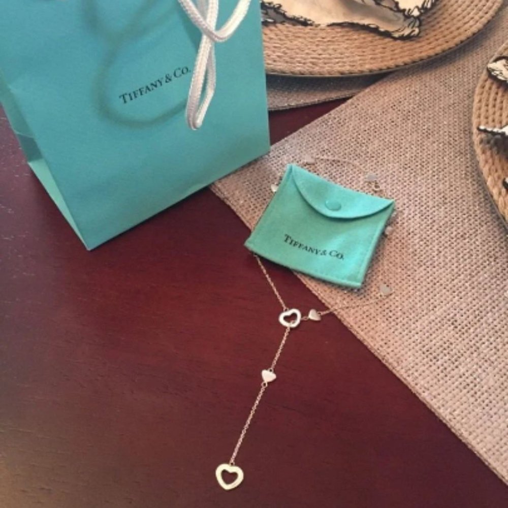 WOW!! LIKE NEW! Tiffany and Co Stunning Sterling Silver Heart Lariat Nec…